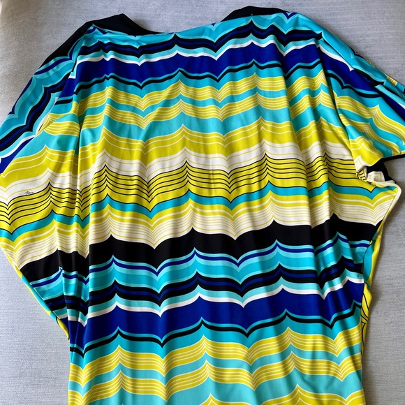 Trina Turk Dress Swim Cover Up Bat Wing Sleeve Graphic Print Size 4 - Picture 4 of 6